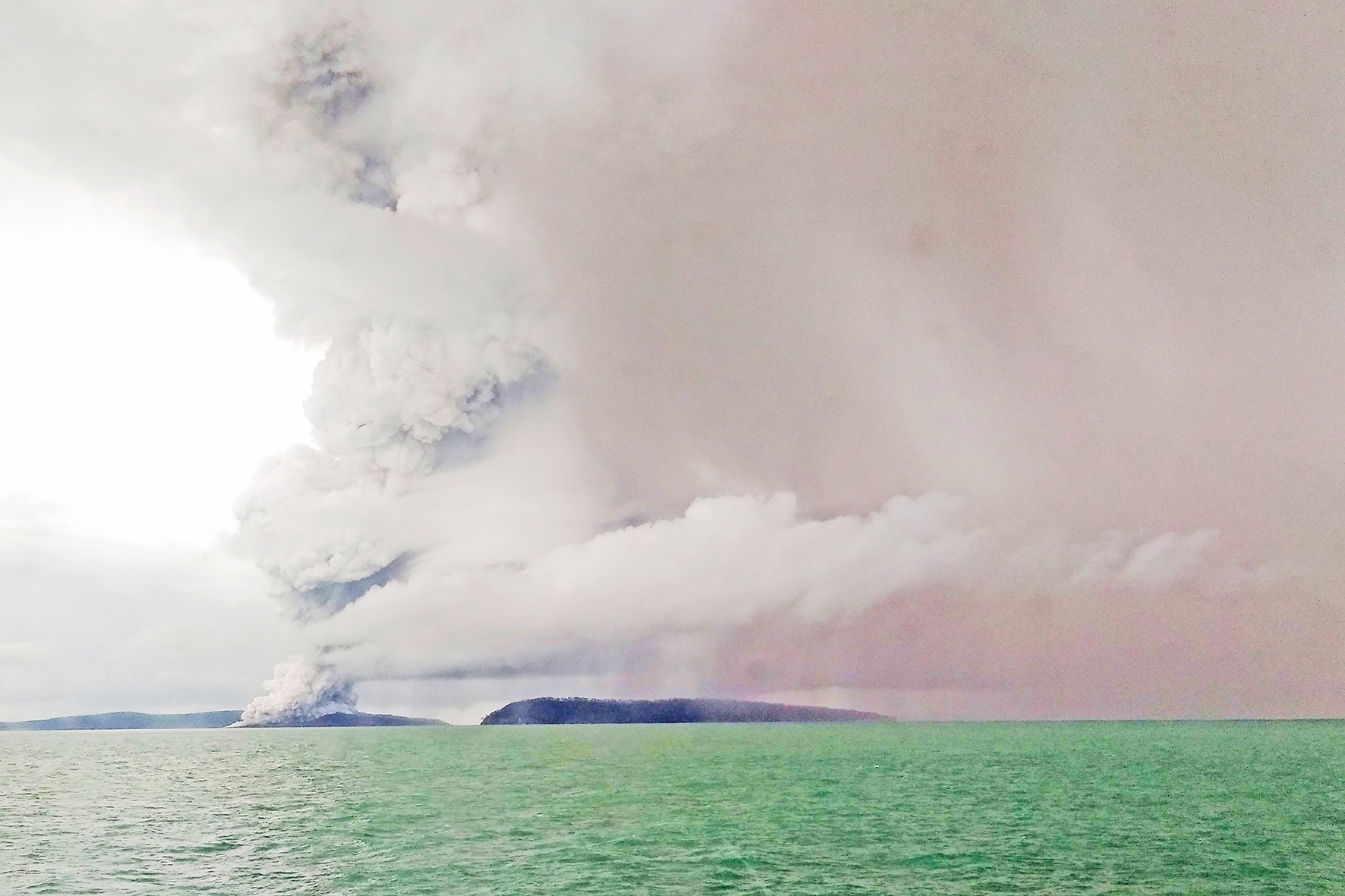 TOPSHOT-INDONESIA-DISASTER-TSUNAMI-VOLCANO