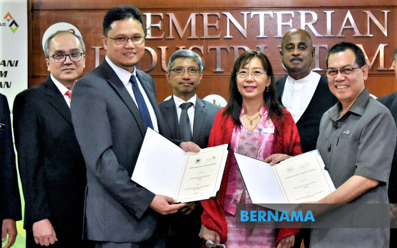 Malaysian Rubber Board signs MOU with Iskandar Regional Development Authority.