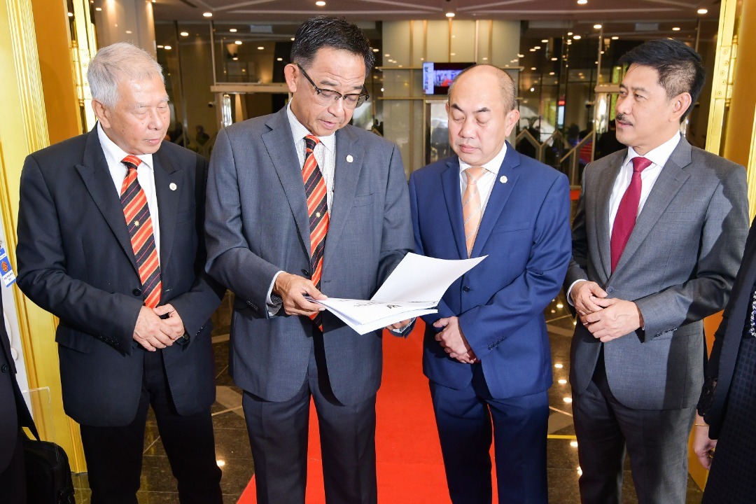 Abdul Karim (middle) flanked by Deputy Minister of Tourism, Creative Industry and Performing Arts (Tourism) Datuk Sebastian Ting (left); and the Deputy Ministers of Youth, Sports and Entrepreneur Development, Datuk Gerald Rentap Jabu (second right) and Dr Ripin Lamat (right)