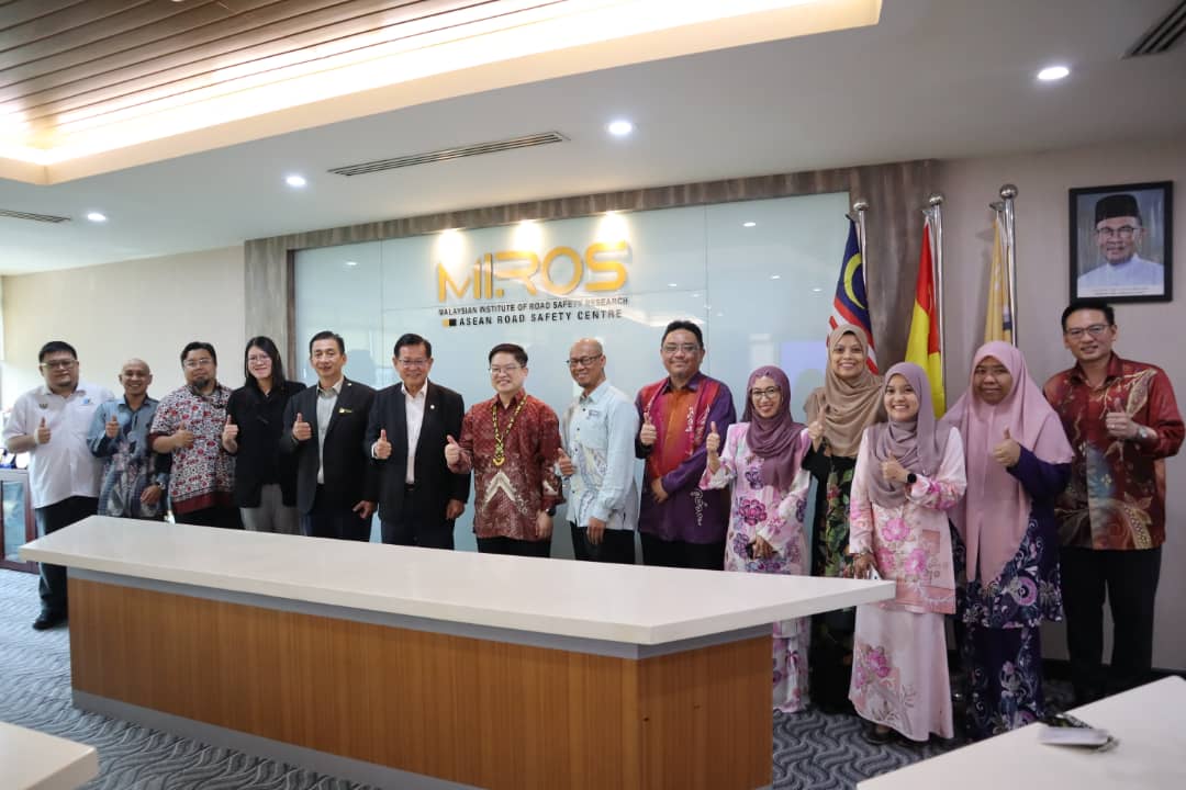 KCH-miros-2704-in-3 Lee visits the Malaysian Institute of Road Safety Research (MIROS) Headquarters in Kajang, Selangor